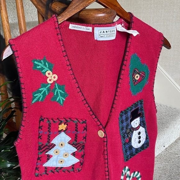 Vintage Jantzen Classics Festive Red Embroidered Christmas Sweater Vest - Picture 2 of 16